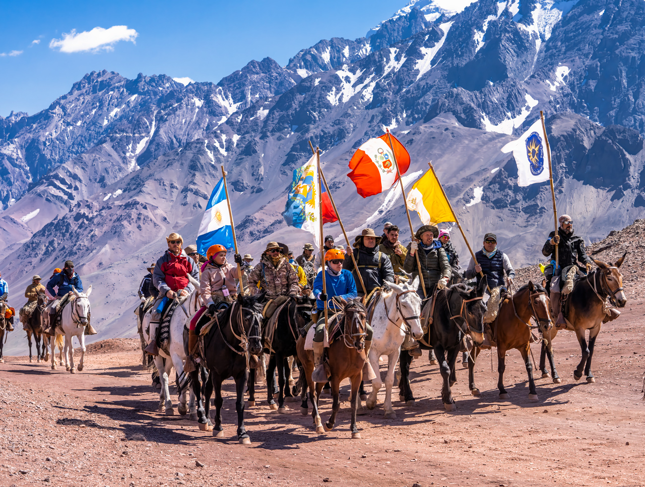 Jinetes con banderas