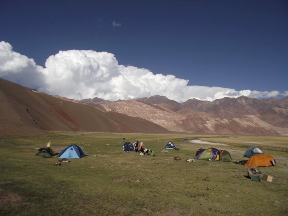 Campamento en el valle durante la expedición