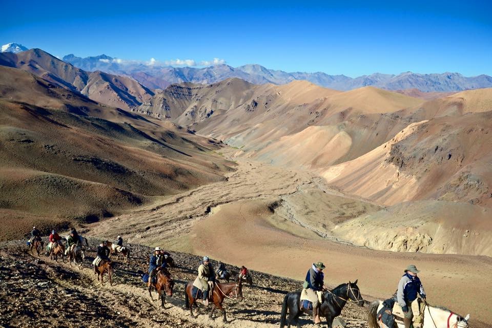 Descenso del grupo por los valles de colores